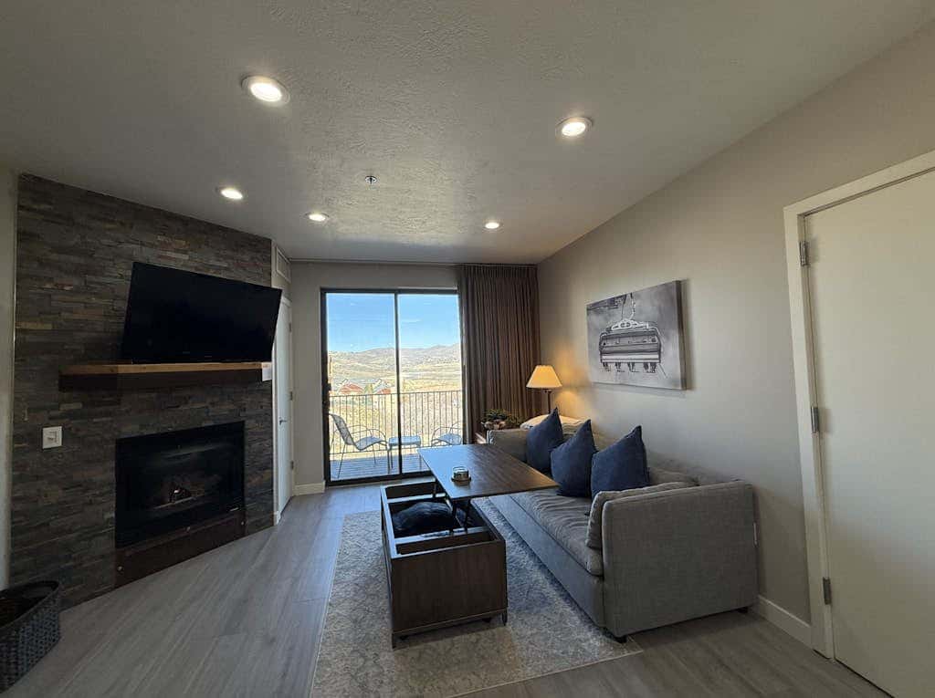 Newly renovated 2nd floor condo with pool, hot tub and in home laundry