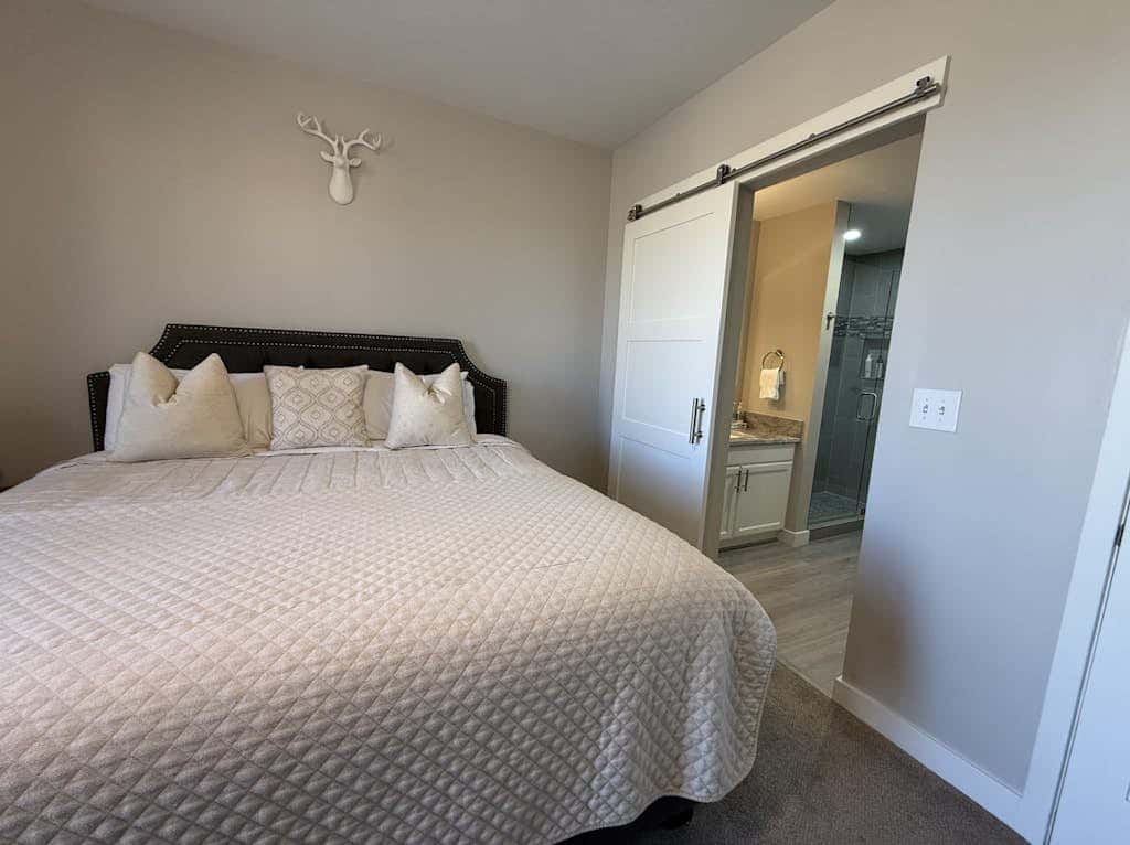 Newly renovated 2nd floor condo with pool, hot tub and in home laundry
