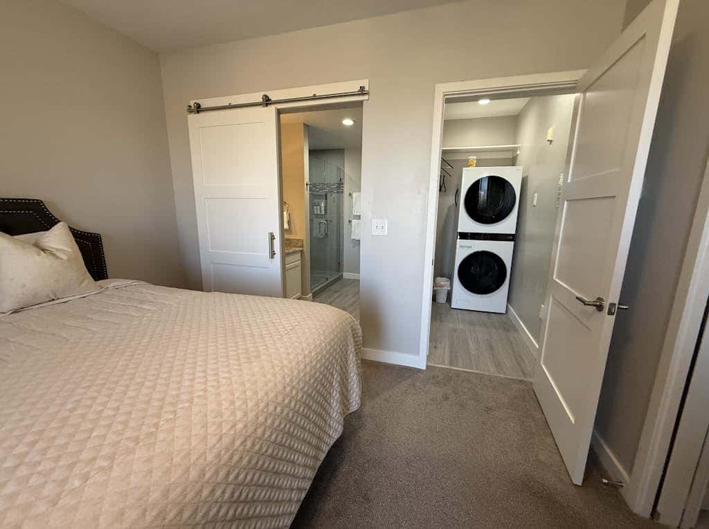 Newly renovated 2nd floor condo with pool, hot tub and in home laundry