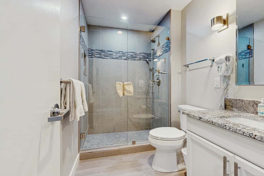 Newly renovated 2nd floor condo with pool, hot tub and in home laundry