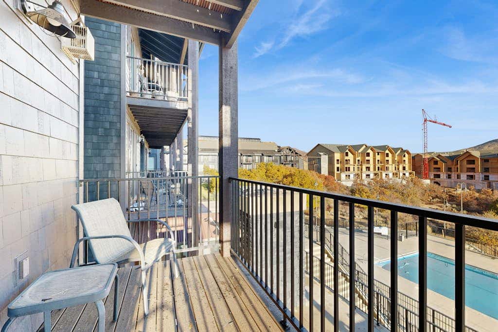 Newly renovated 2nd floor condo with pool, hot tub and in home laundry