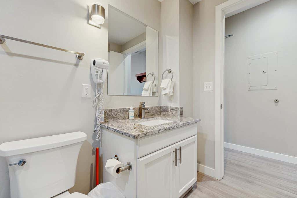 Newly renovated 2nd floor condo with pool, hot tub and in home laundry