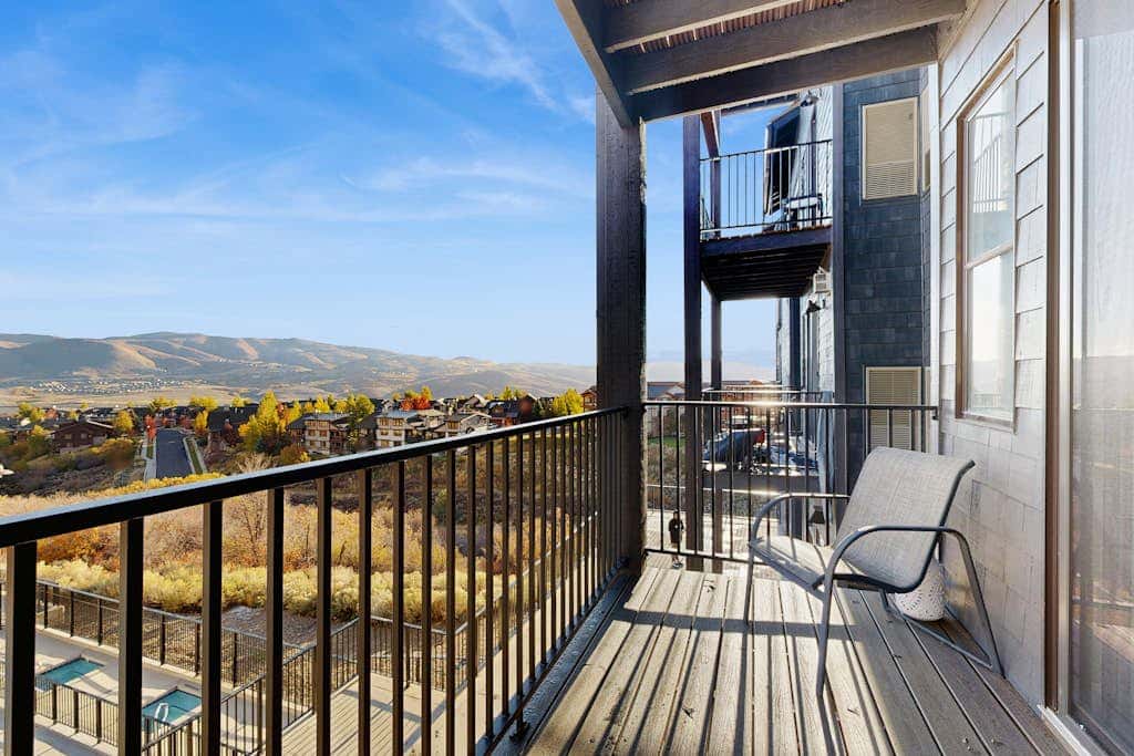 Newly renovated 2nd floor condo with pool, hot tub and in home laundry