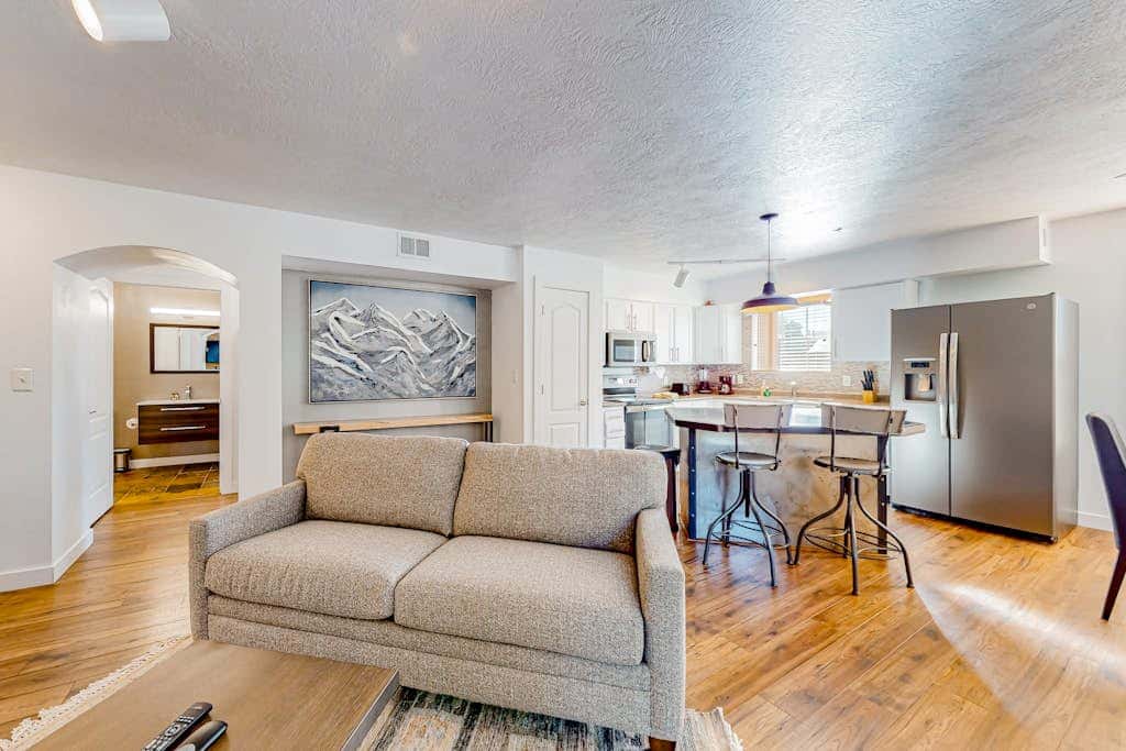 Stunning alpine escape with  pool, hot tub, fireplace, balcony, & mountain views