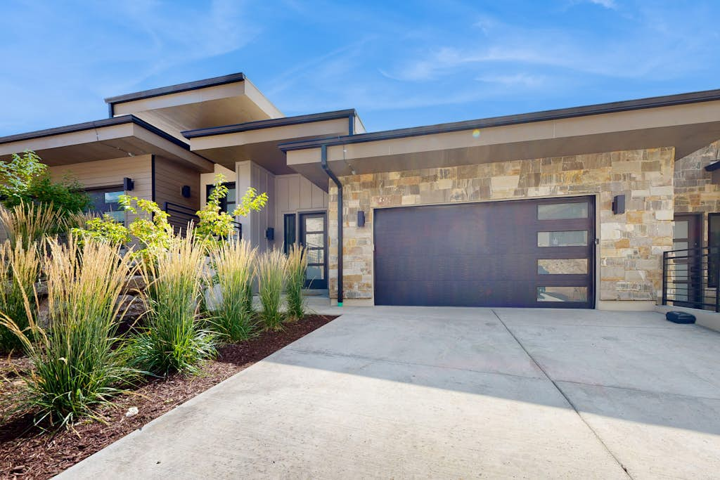Stunning house with  ski & lake views, private hot tub, private W&D