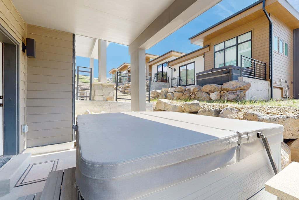 Stunning house with  ski & lake views, private hot tub, private W&D