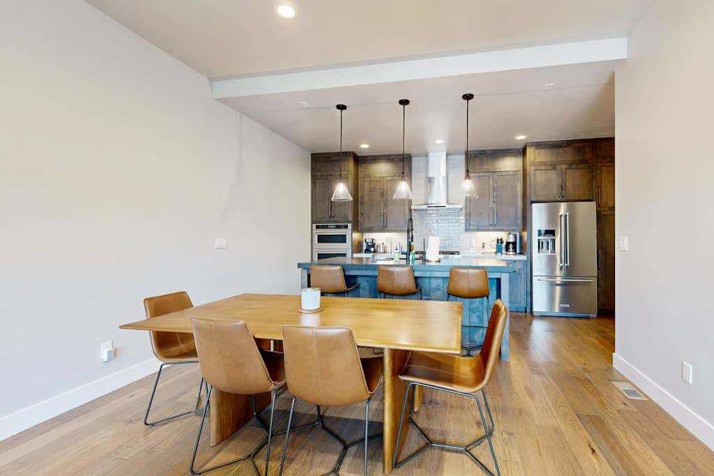 Stunning house with  ski & lake views, private hot tub, private W&D