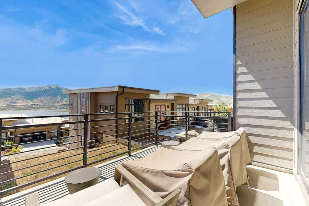 Stunning house with  ski & lake views, private hot tub, private W&D