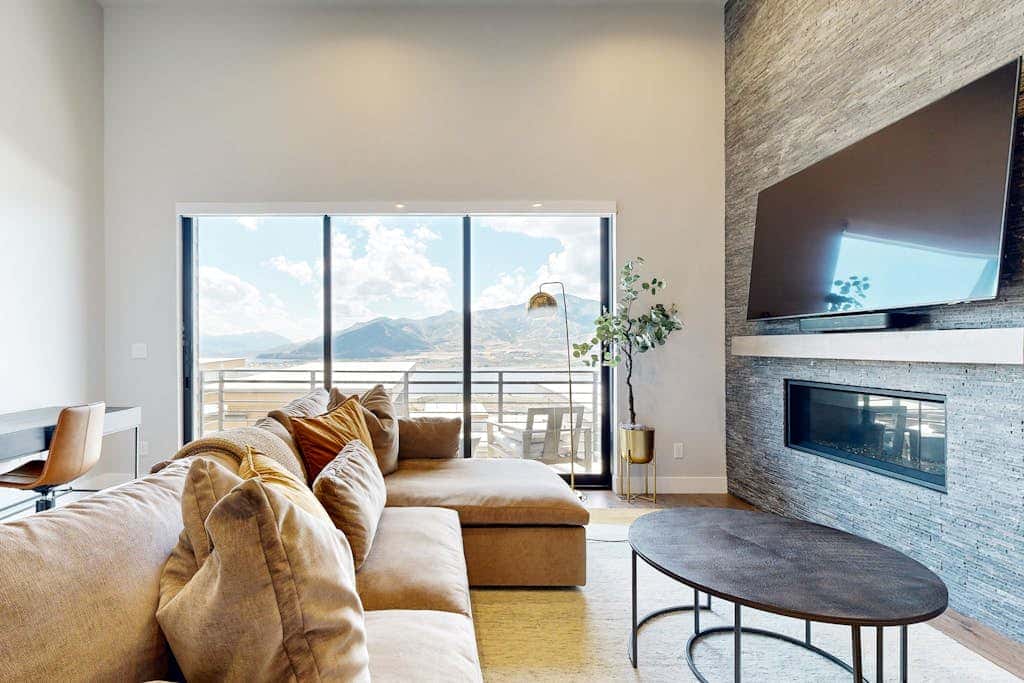 Stunning house with  ski & lake views, private hot tub, private W&D