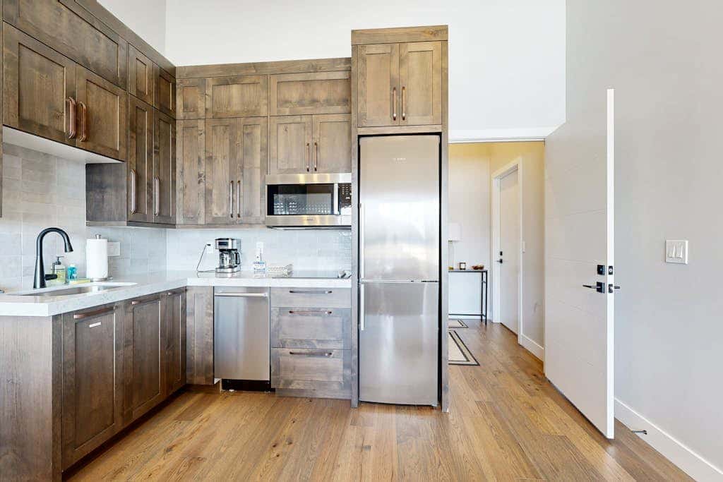 Stunning house with  ski & lake views, private hot tub, private W&D