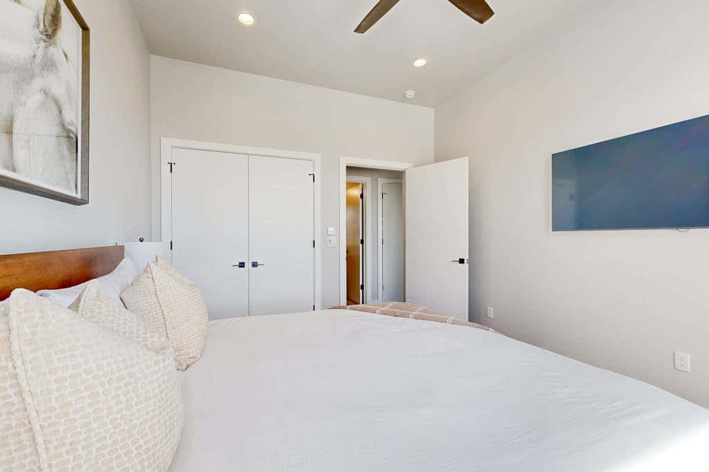 Stunning house with  ski & lake views, private hot tub, private W&D