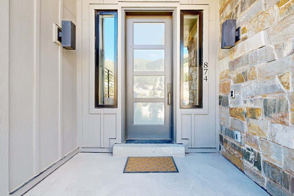 Stunning house with  ski & lake views, private hot tub, private W&D