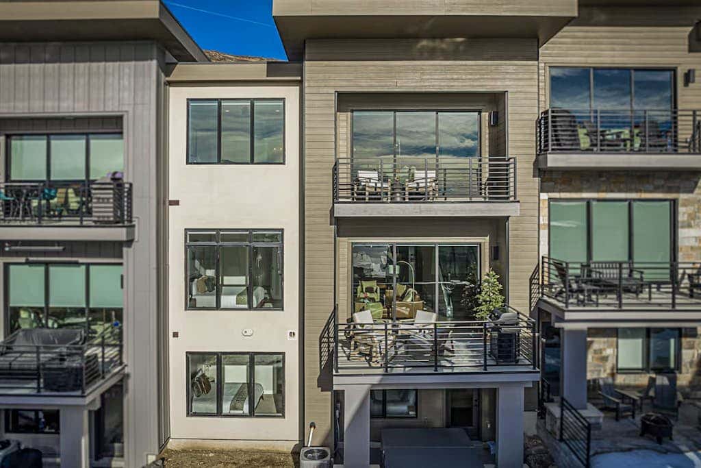 Stunning house with  ski & lake views, private hot tub, private W&D