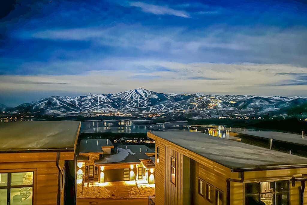 Stunning house with  ski & lake views, private hot tub, private W&D