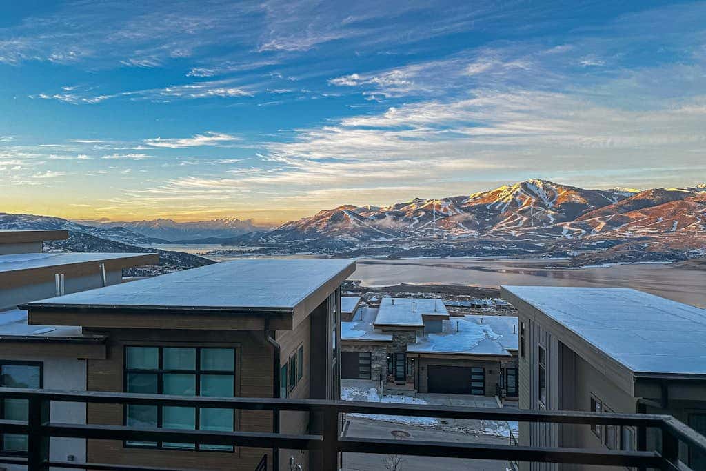 Stunning house with  ski & lake views, private hot tub, private W&D