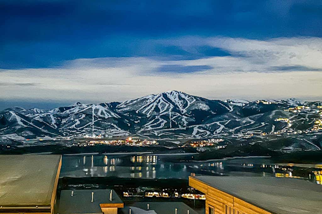 Stunning house with  ski & lake views, private hot tub, private W&D