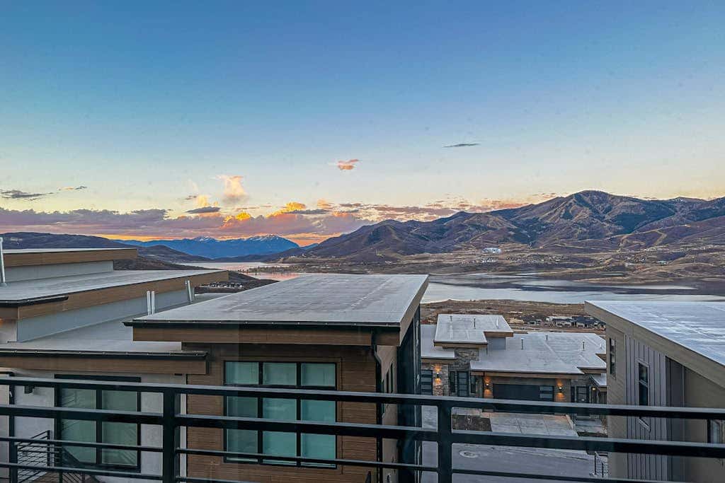 Stunning house with  ski & lake views, private hot tub, private W&D