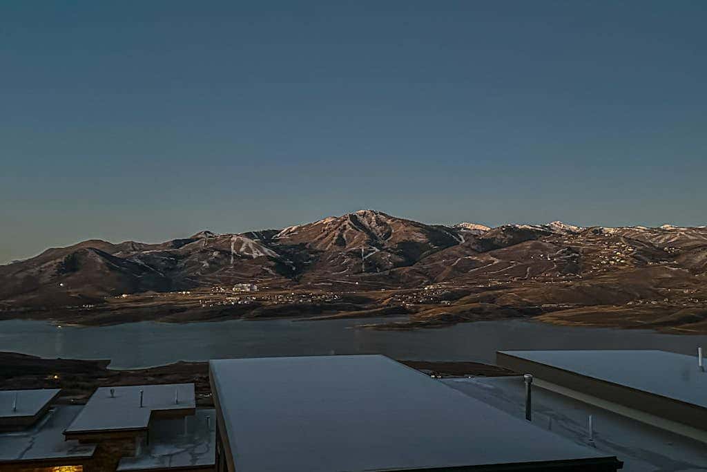 Stunning house with  ski & lake views, private hot tub, private W&D