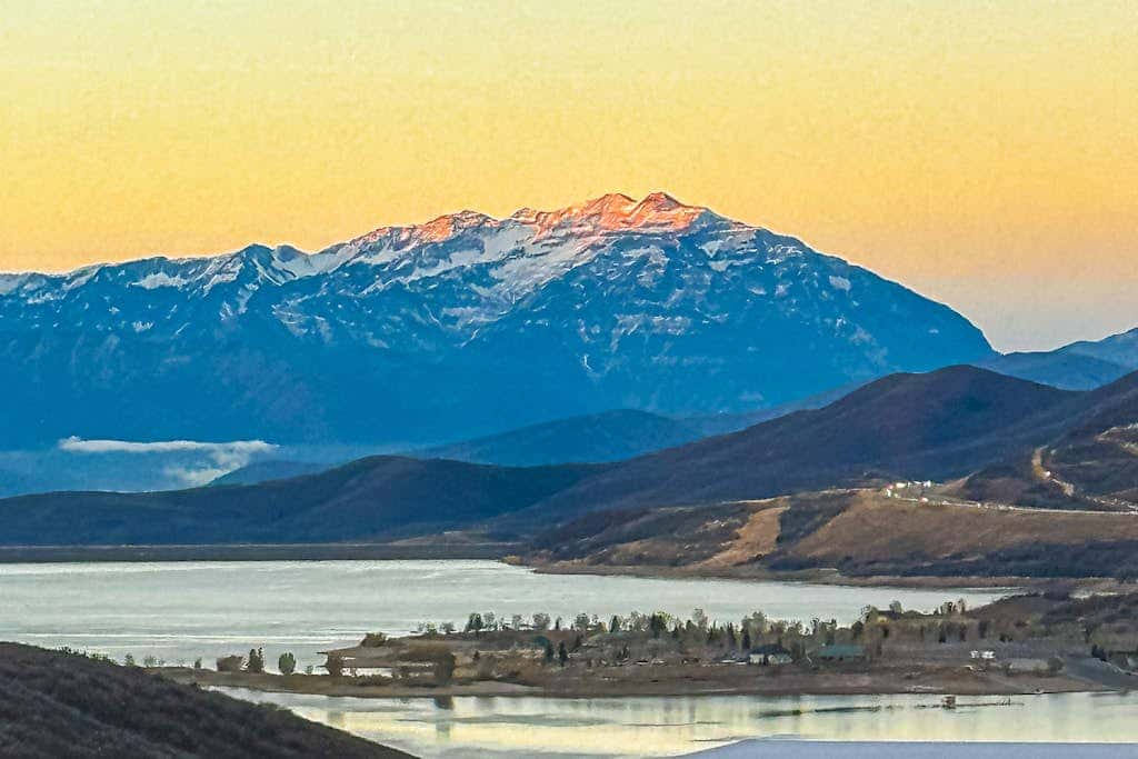 Stunning house with  ski & lake views, private hot tub, private W&D