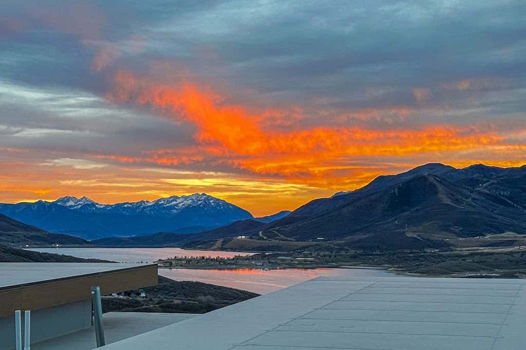 Stunning house with  ski & lake views, private hot tub, private W&D