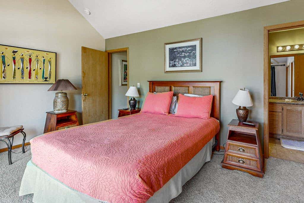 Lakeside gem with indoor hot tub at Deer Valley Resort