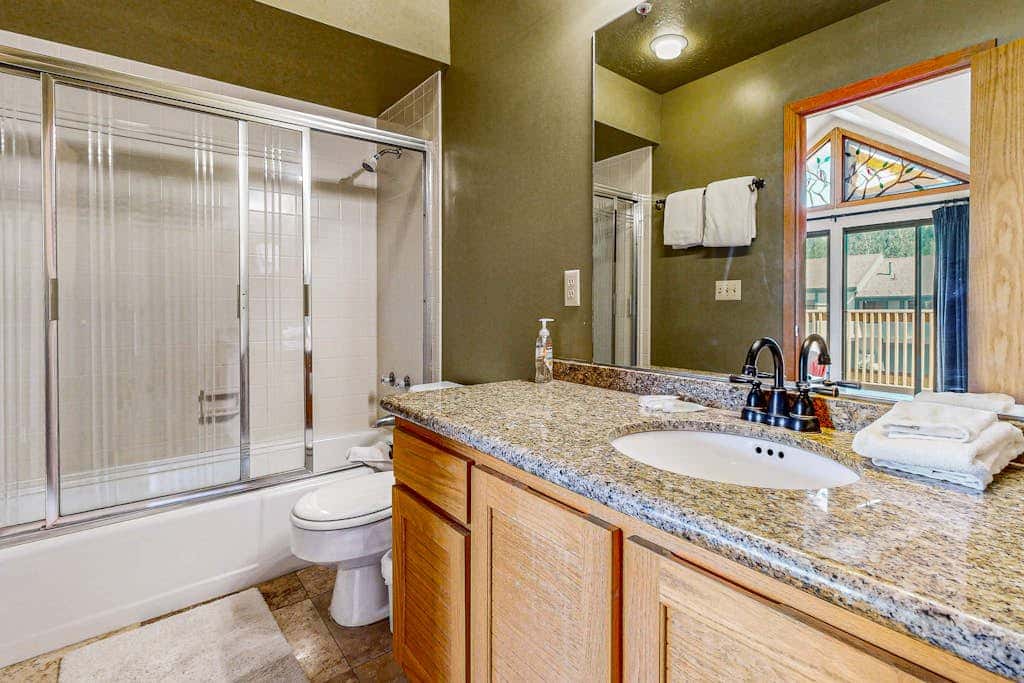 Lakeside gem with indoor hot tub at Deer Valley Resort