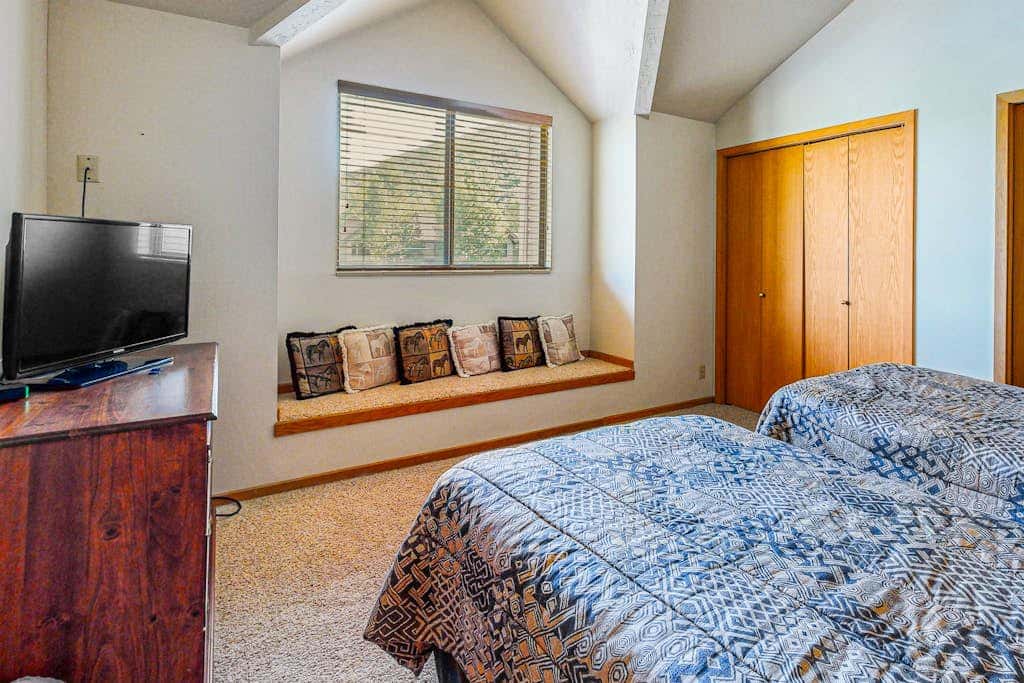 Lakeside gem with indoor hot tub at Deer Valley Resort