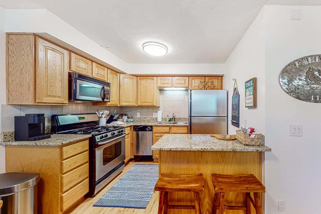 Walkable dog-friendly condo with balcony steps from Old Town Lift
