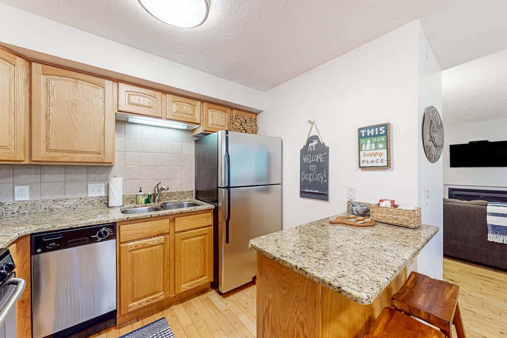Walkable dog-friendly condo with balcony steps from Old Town Lift