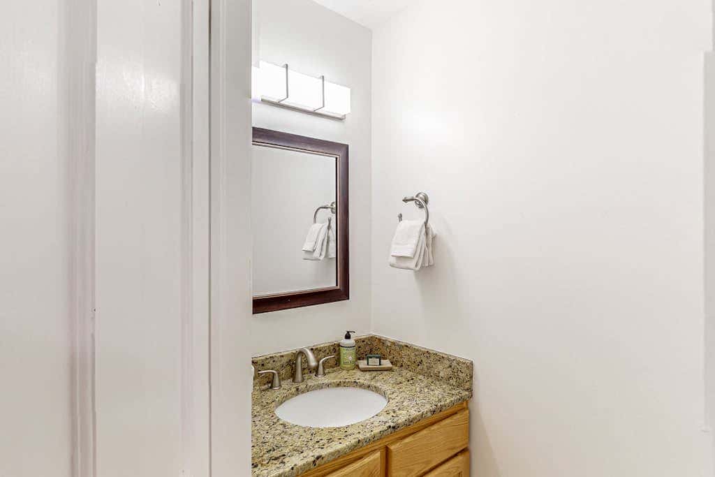 Walkable dog-friendly condo with balcony steps from Old Town Lift