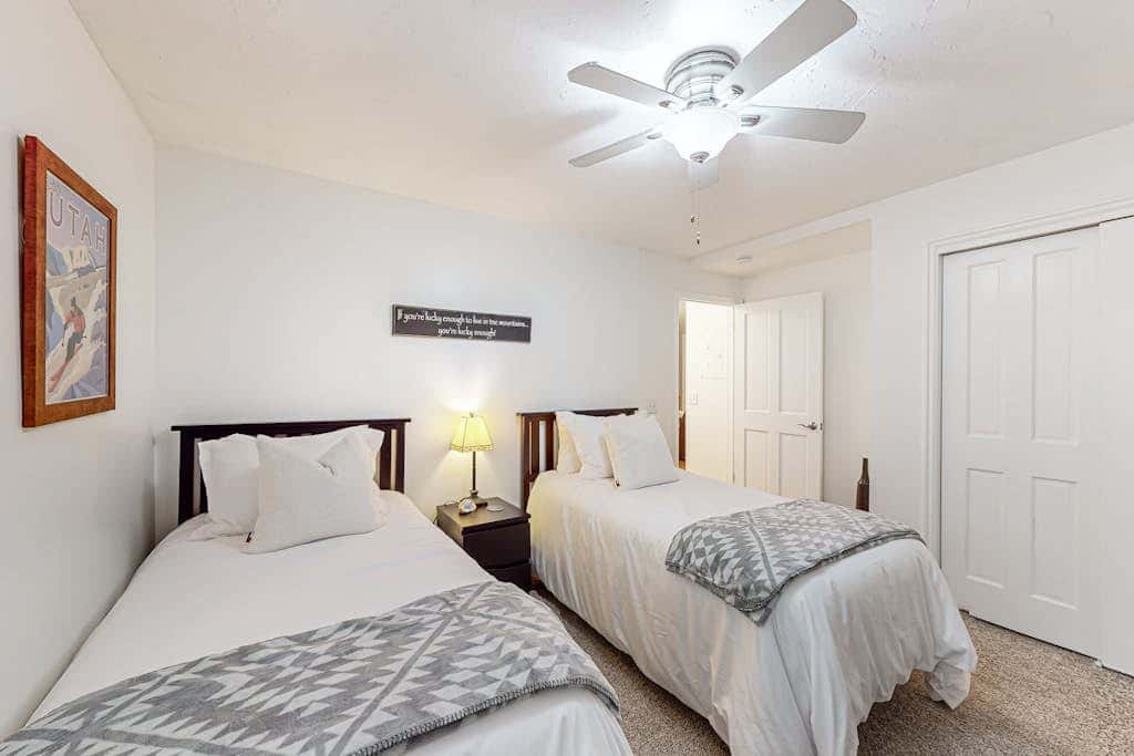 Walkable dog-friendly condo with balcony steps from Old Town Lift