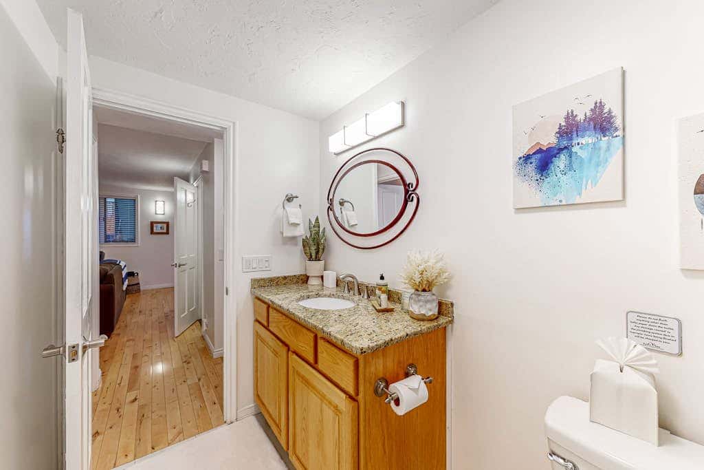 Walkable dog-friendly condo with balcony steps from Old Town Lift
