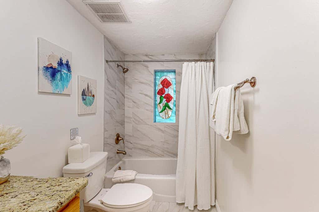 Walkable dog-friendly condo with balcony steps from Old Town Lift
