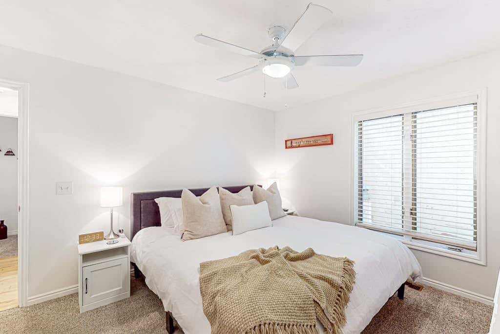 Walkable dog-friendly condo with balcony steps from Old Town Lift