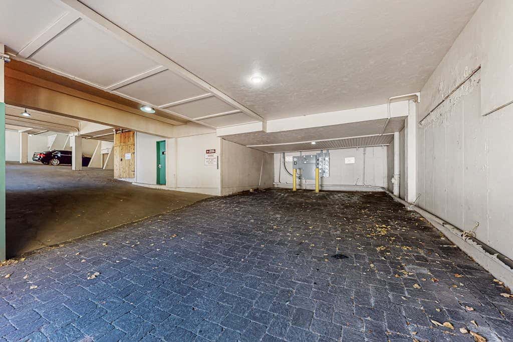 Walkable dog-friendly condo with balcony steps from Old Town Lift