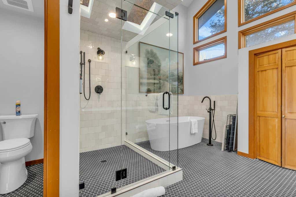 Remodeled Bathrooms with ski theme, smart TVs, mtn views, grill, & hot tub