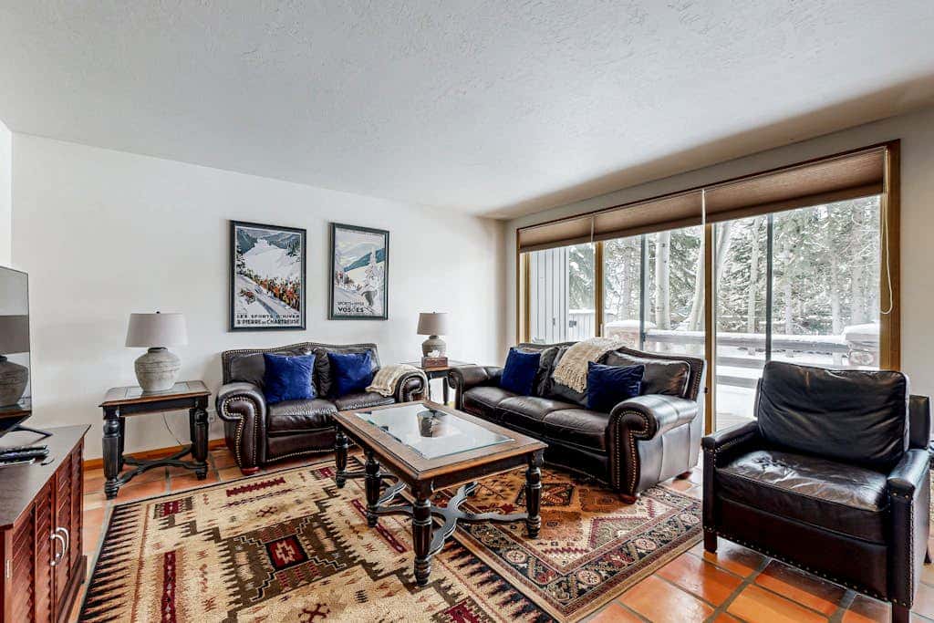 Remodeled Bathrooms with ski theme, smart TVs, mtn views, grill, & hot tub