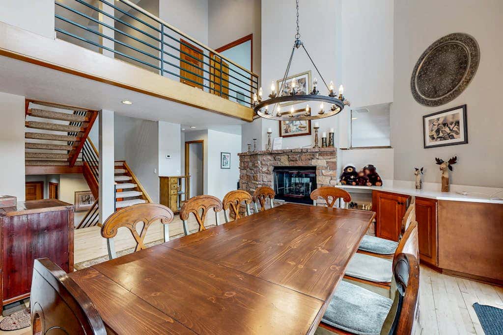 Remodeled Bathrooms with ski theme, smart TVs, mtn views, grill, & hot tub