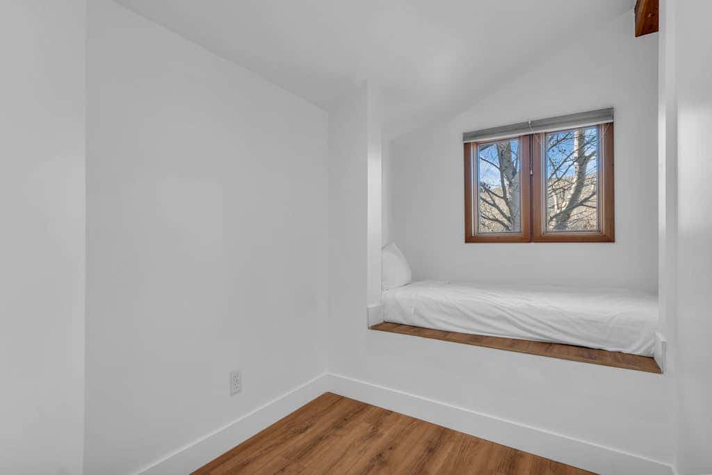 Remodeled Bathrooms with ski theme, smart TVs, mtn views, grill, & hot tub