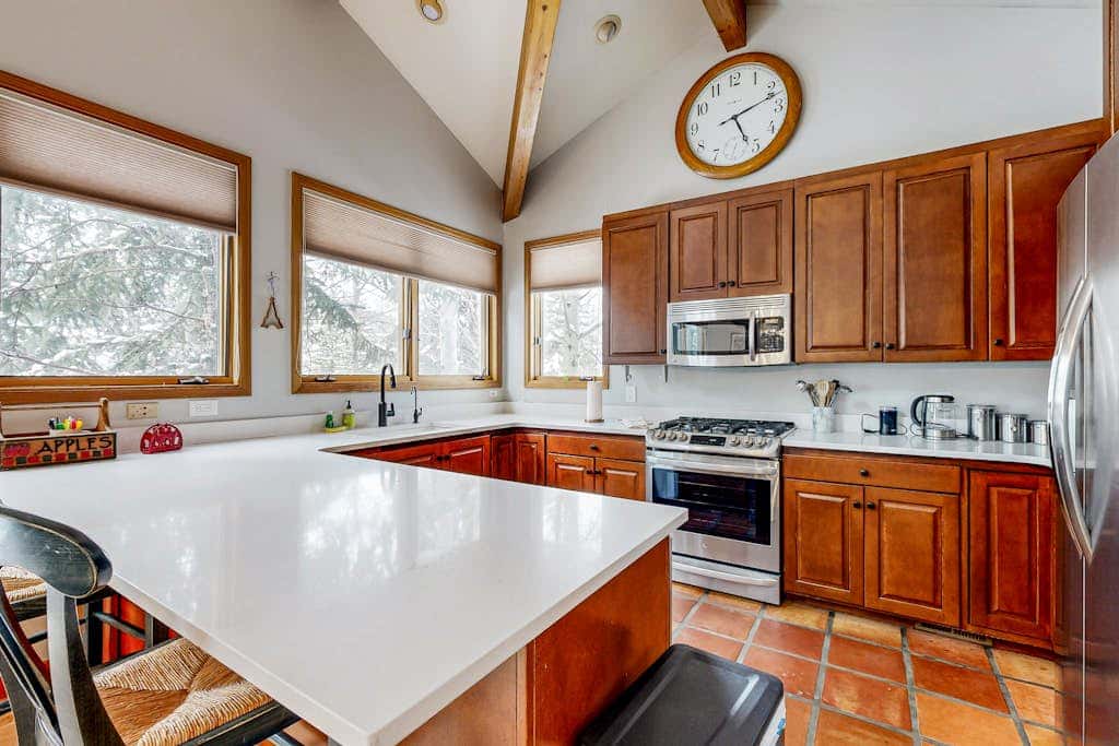 Remodeled Bathrooms with ski theme, smart TVs, mtn views, grill, & hot tub