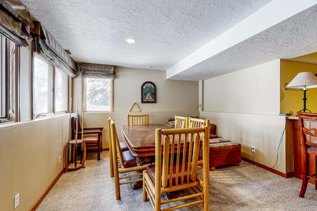 Remodeled Bathrooms with ski theme, smart TVs, mtn views, grill, & hot tub