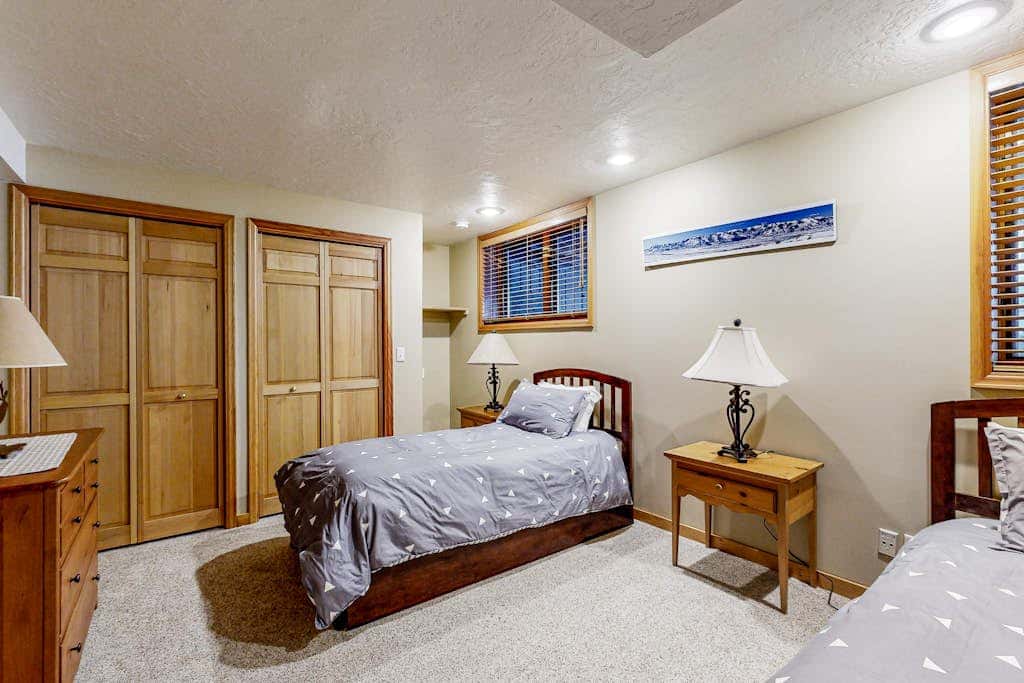 Remodeled Bathrooms with ski theme, smart TVs, mtn views, grill, & hot tub
