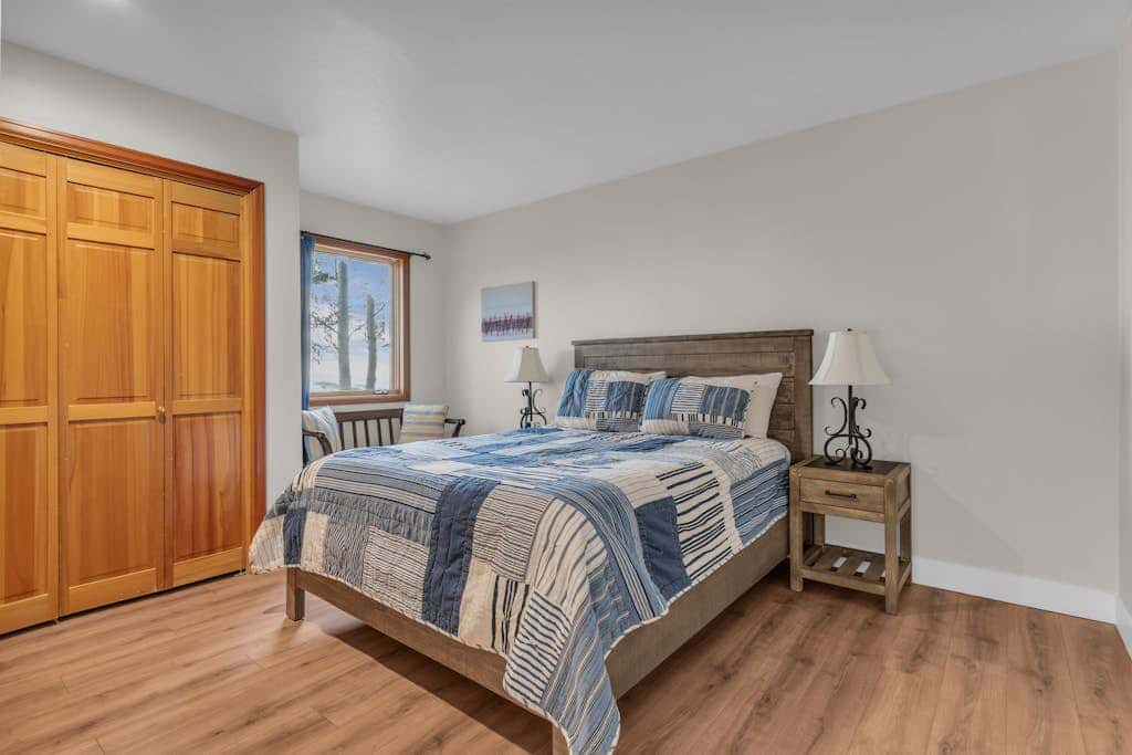 Remodeled Bathrooms with ski theme, smart TVs, mtn views, grill, & hot tub