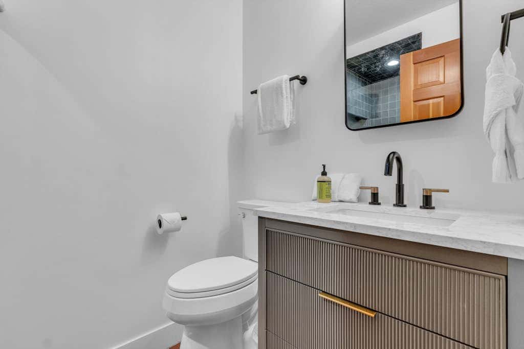 Remodeled Bathrooms with ski theme, smart TVs, mtn views, grill, & hot tub