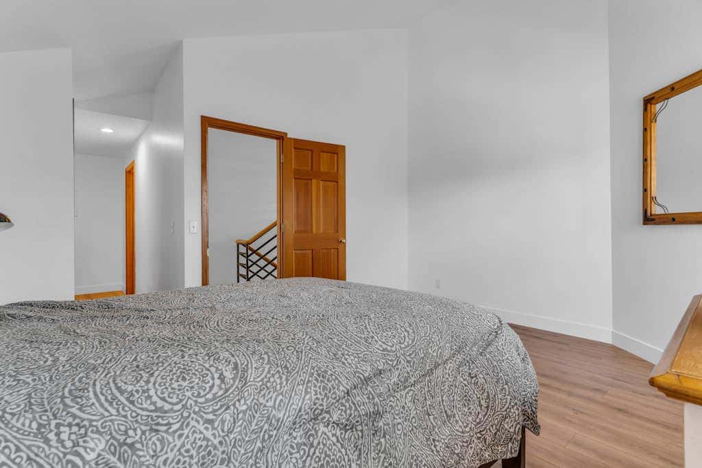 Remodeled Bathrooms with ski theme, smart TVs, mtn views, grill, & hot tub