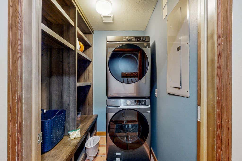 Remodeled Bathrooms with ski theme, smart TVs, mtn views, grill, & hot tub