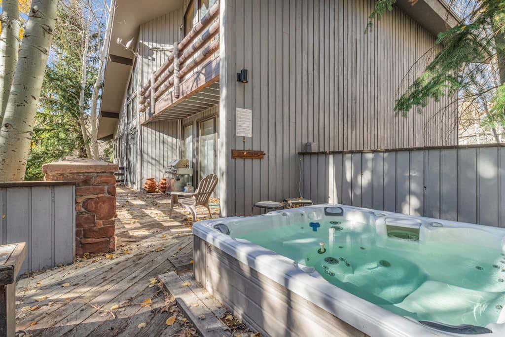Remodeled Bathrooms with ski theme, smart TVs, mtn views, grill, & hot tub