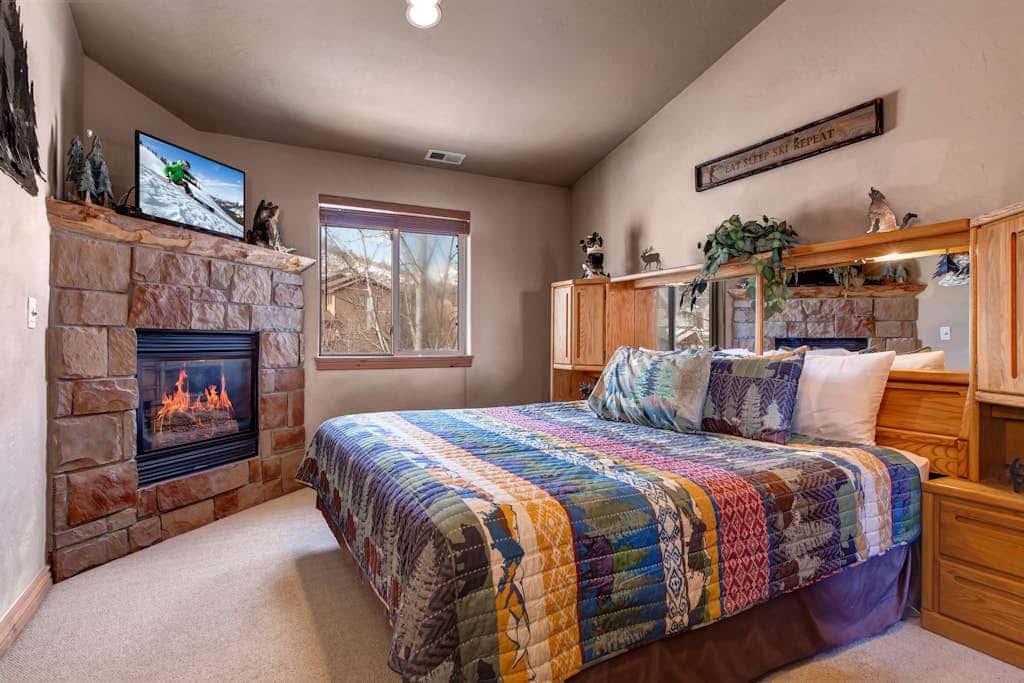 Bear Hollow Village-Updated Home with  Hot Tub, Fitness Center, & Pool Access