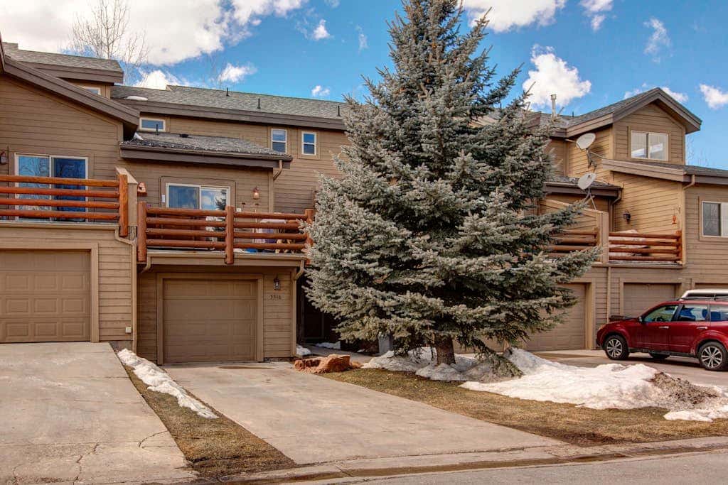 Bear Hollow Village-Updated Home with  Hot Tub, Fitness Center, & Pool Access