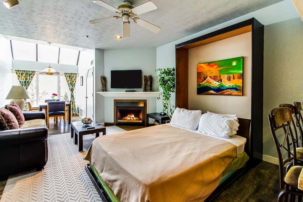 Cozy studio in the village with WiFi & easy slope access